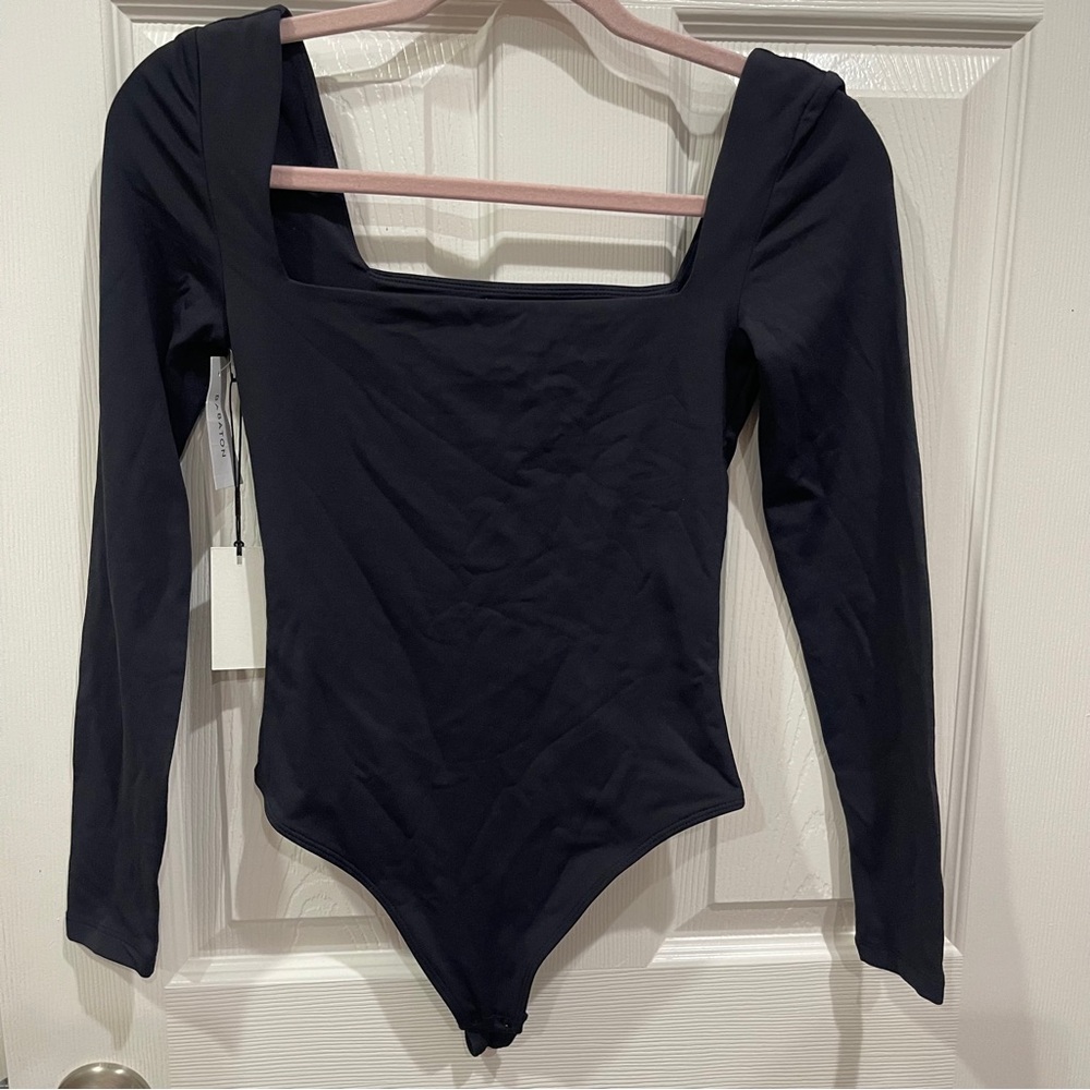Aritzia Babaton Contour Squareneck Longsleeve Bodysuit